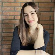 Profesora de arte y italiano atenta y paciente (hablante nativa). Me encantan los niños y abordo la enseñanza como un juego, para